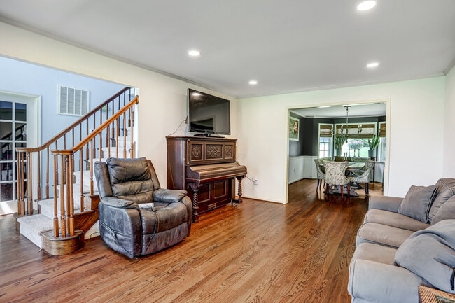 Building Photo - 6103 Edmont Dr