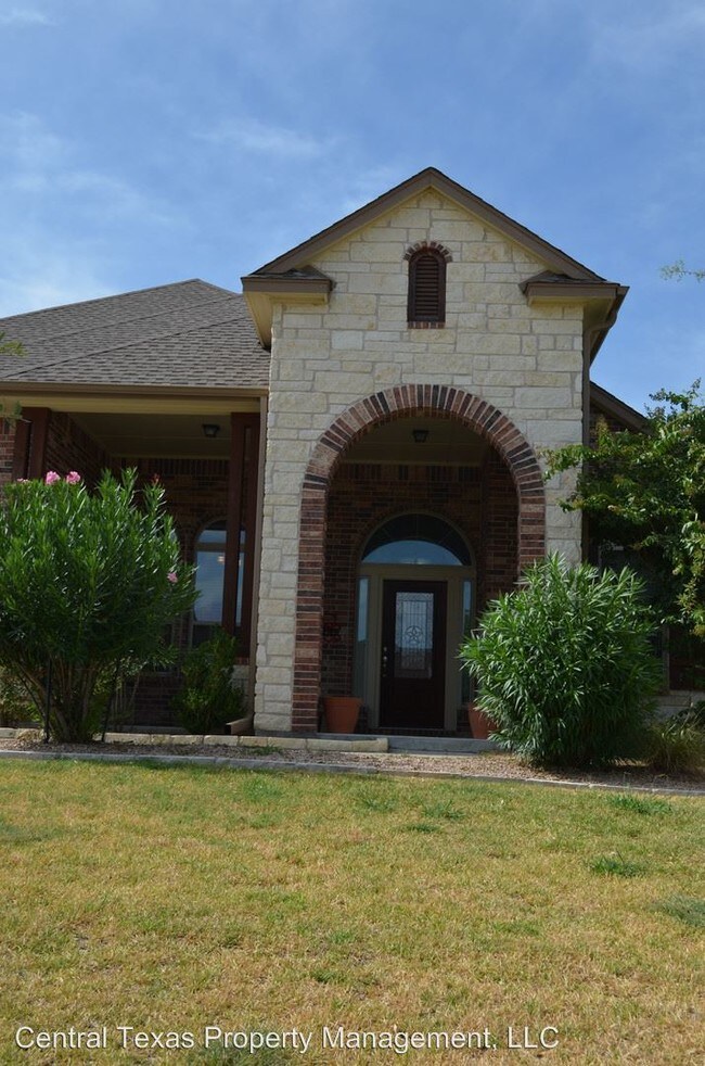 Building Photo - 4 br, 2.5 bath House - 3901 Deer Ridge