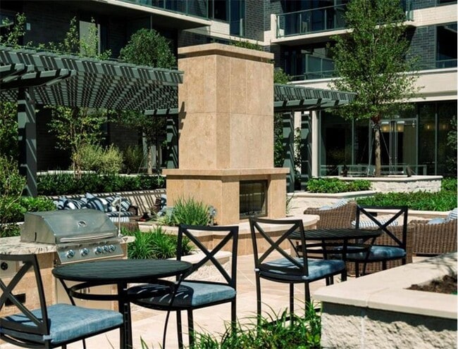 Building Photo - 112 San Antonio St