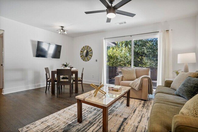 Building Photo - 975 Shadowridge Dr SE