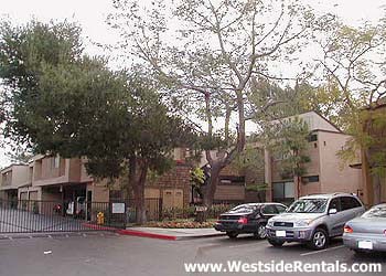 Primary Photo - 7562 Ellis Ave