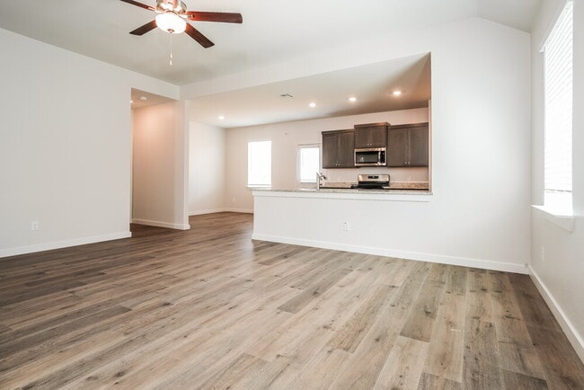 Building Photo - 1532 Harvester Dr