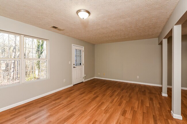 Foto del edificio - 3321 Waldrop Trail