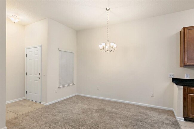 Foto del edificio - Spacious 2/2 Condo located in the highly s...