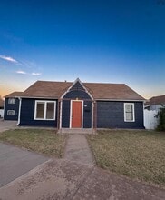 Building Photo - 615 Sunset Dr