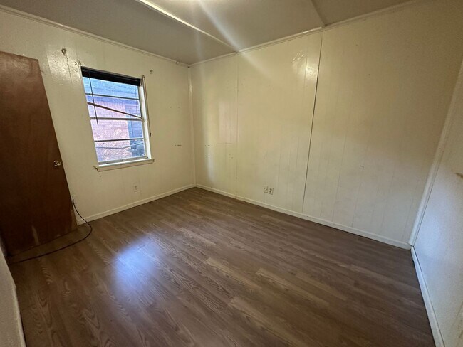 Building Photo - Cute 3 Bedroom Home in Mooretown