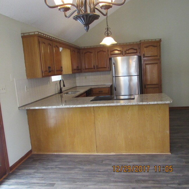 Building Photo - Lees Summit Beauty