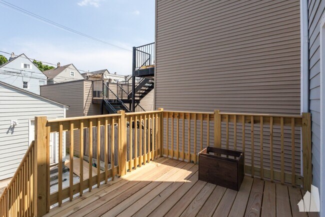 Building Photo - 1920 N Francisco Ave