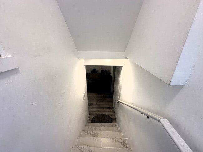 Photo du bâtiment - Cozy and Well-Maintained Basement Apartmen...