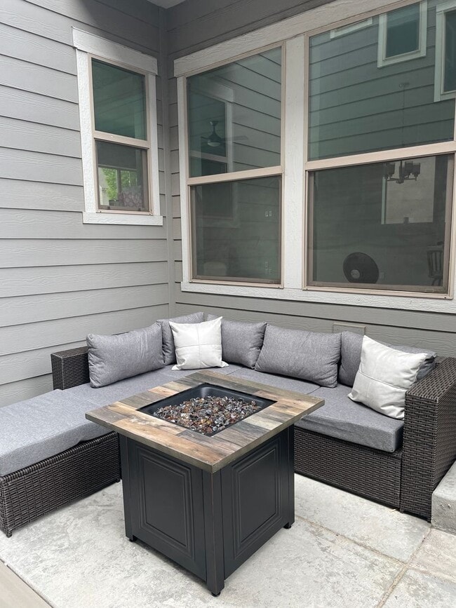 Building Photo - Live in a modern 4 bed / 4 bath home in Denver—without paying “entire house” rent.