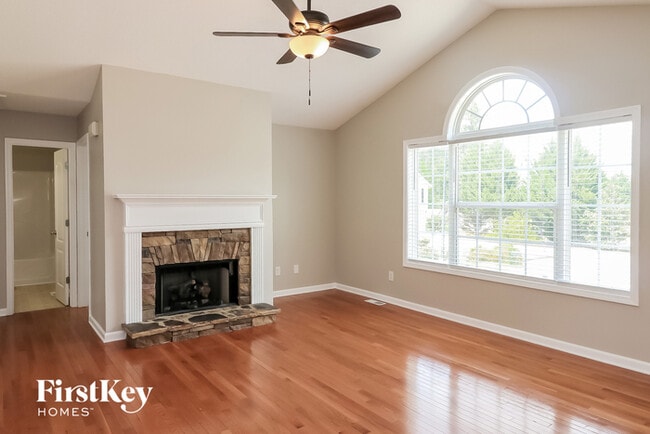 Building Photo - 108 Amber Oak Trail