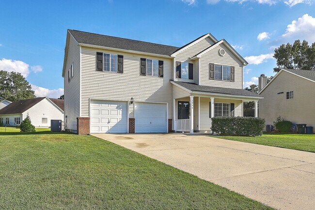 Building Photo - Single Family Home in Tall Pines!