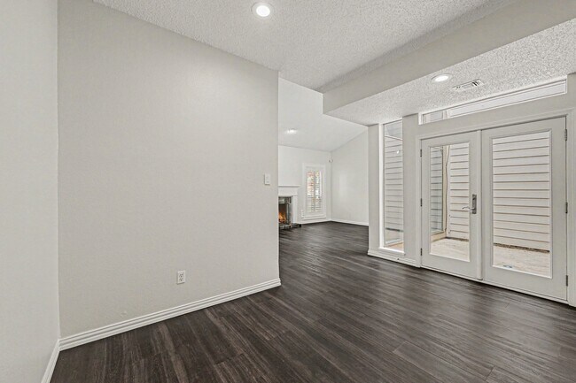 Foto del edificio - 5913 Woodway Place Ct