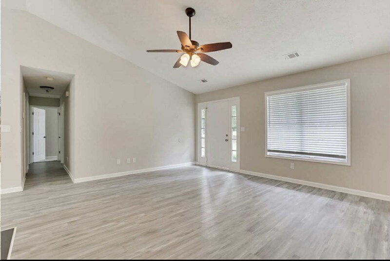 Foto del edificio - 3840 Greenbrook Dr
