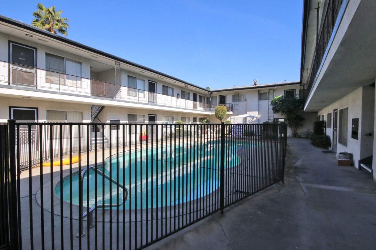 Primary Photo - 550 Catalina Ave