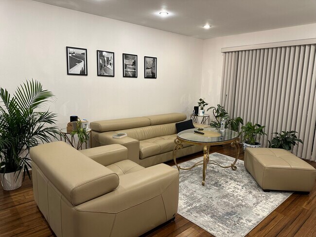 Foto del edificio - 8923 Knight Ave