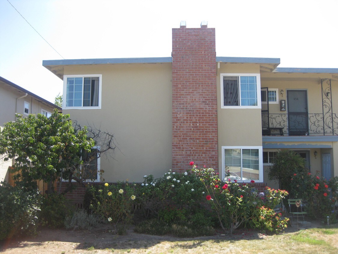 Building Photo - 448 Dover Way
