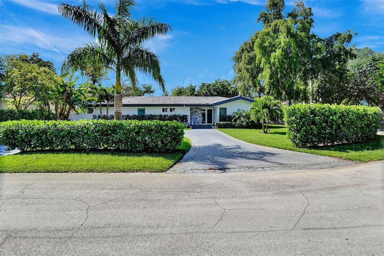 Foto principal - 806 NE 92nd St
