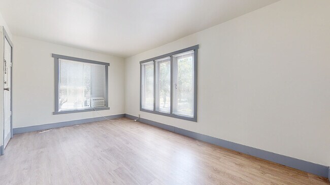 Building Photo - 1127 Bell St