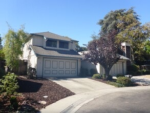 Building Photo - 3030 Greenbriar Ct
