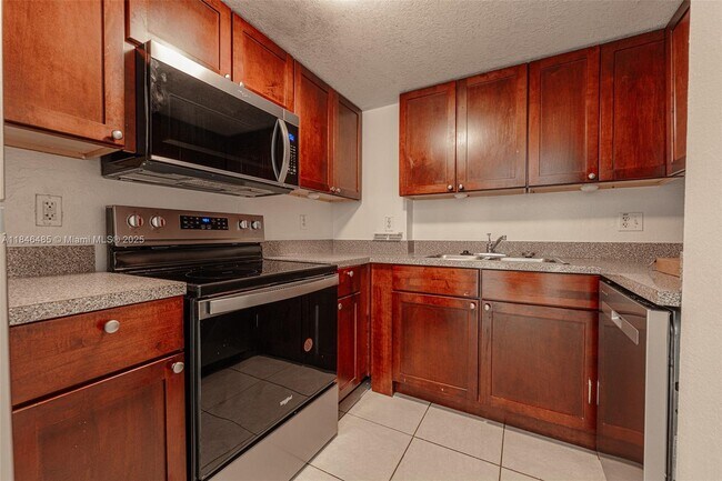 Foto del edificio - 2536 NW 24th St
