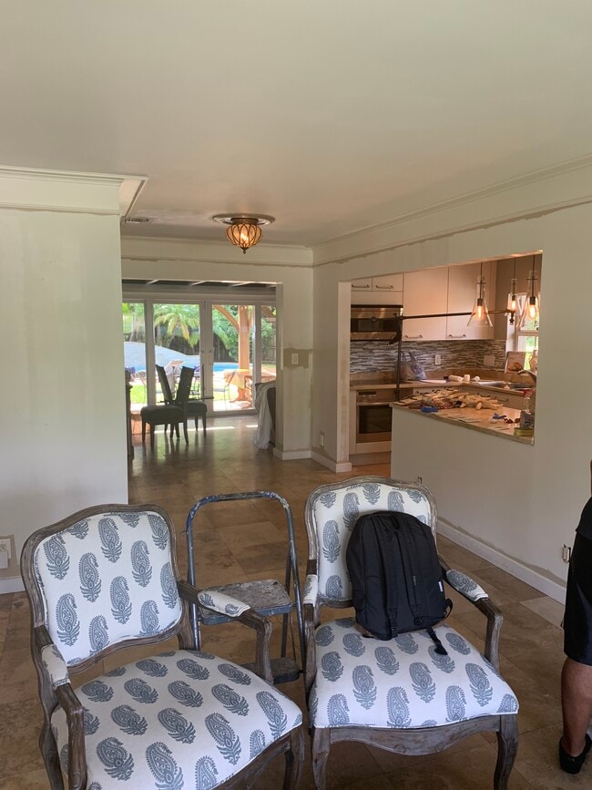 Nice moving space fully furnished - 1645 NW 7th Ave House