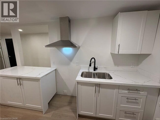 Building Photo - 803 King St