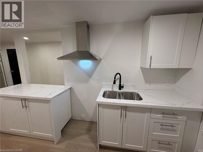 Photo du bâtiment - 803 King St