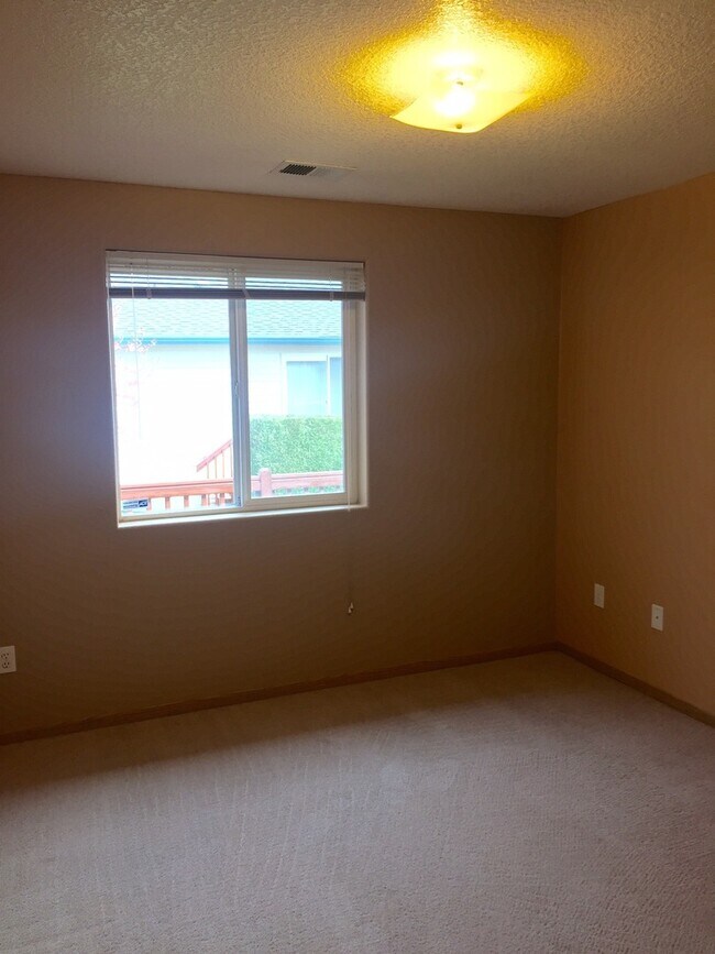 Building Photo - Fantastic 2BD 2BA Condo! This One Won’t Last!