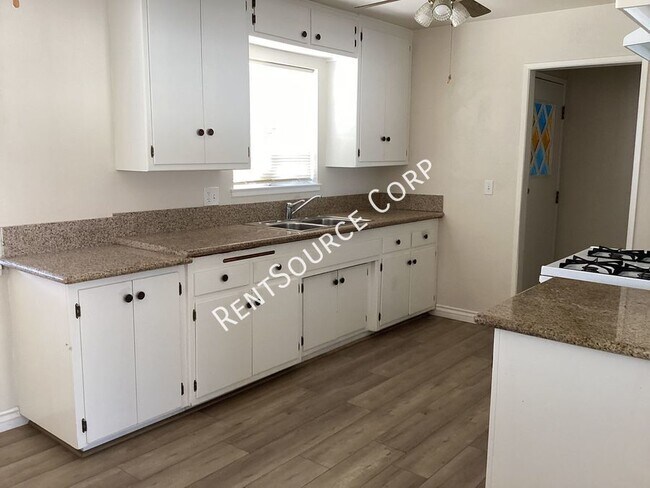 Foto del edificio - 3 Bedroom, 2 Bath Home for Rent in Barstow