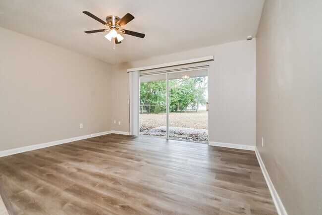 Building Photo - 3406 Westfield Dr