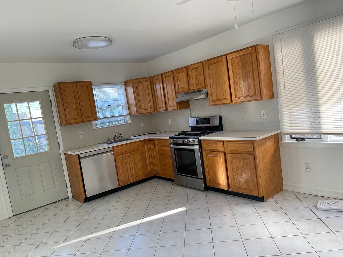 Kitchen - 148 Terrace Ave