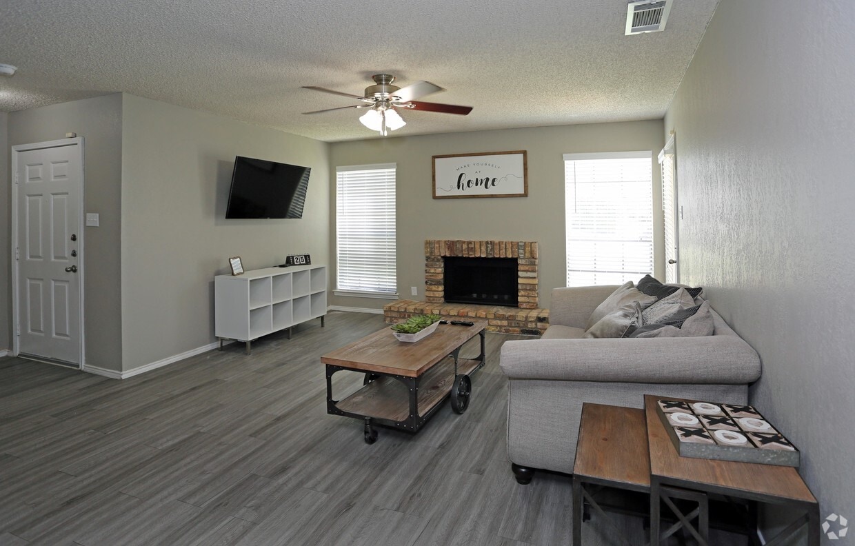 Primary Photo - Country Club Villas Abilene