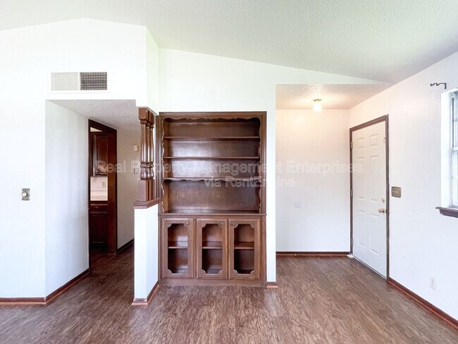 Foto del edificio - 4841 Newport Dr