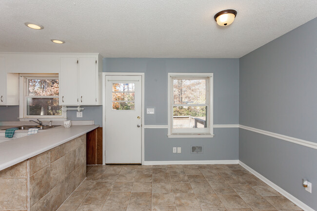 Building Photo - 3405 Melrose Dr