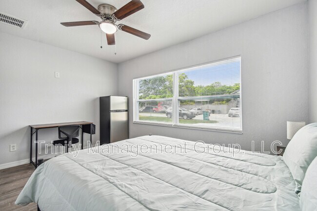 Foto del edificio - 380 Jeru Blvd