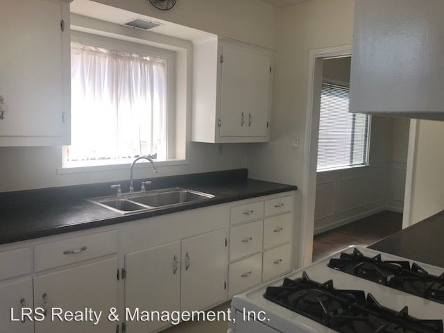 3 br 2 bath house   267 w elmwood ave burbank ca building photo