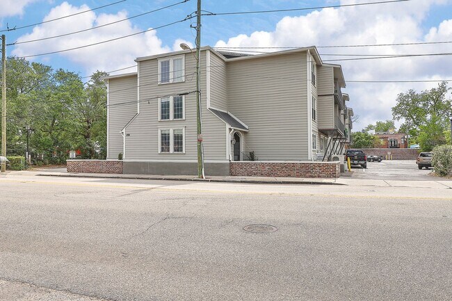 Building Photo - $500 OFF FIRST FULL MONTH'S RENT – Prime D...