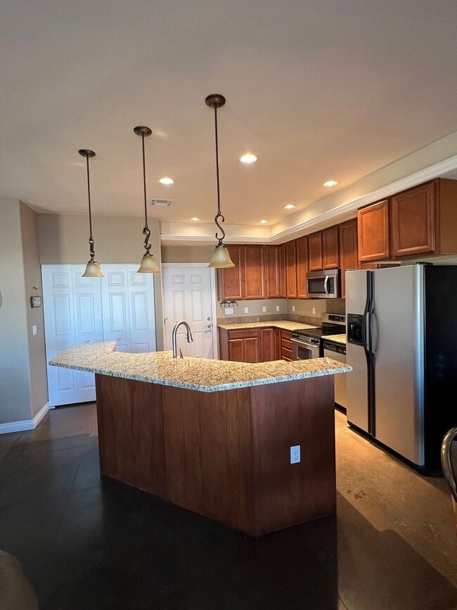 Building Photo - Gorgeous 3 Bed 2 Bath Clarkston Townhouse ...