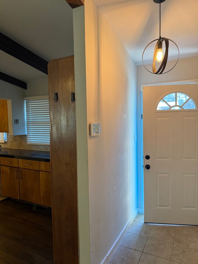 Entrada interior - 1117 Montclair Rd