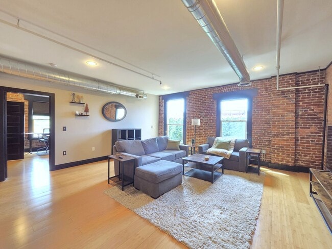 Building Photo - $3000 - 1 Bed / 1 Bath Fully Furnished Condo in a Secure Building in Downtown Spokane
