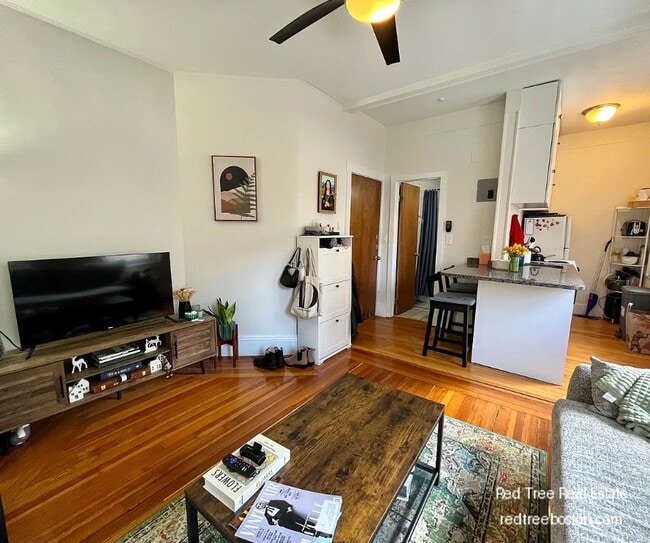 Building Photo - 108 Myrtle St