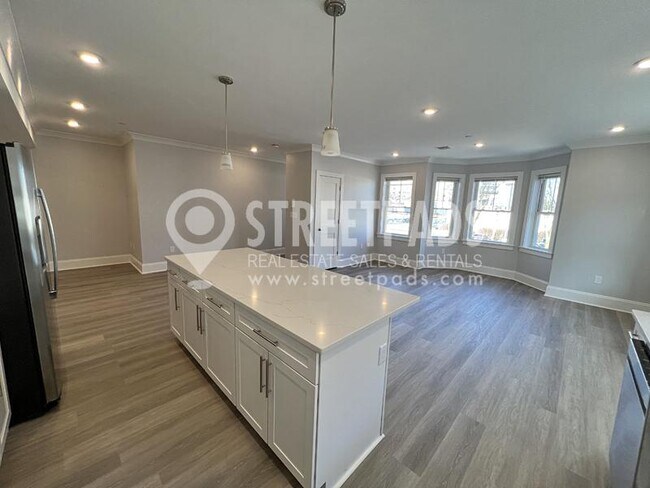 Building Photo - 4 bedroom in Boston MA 02134