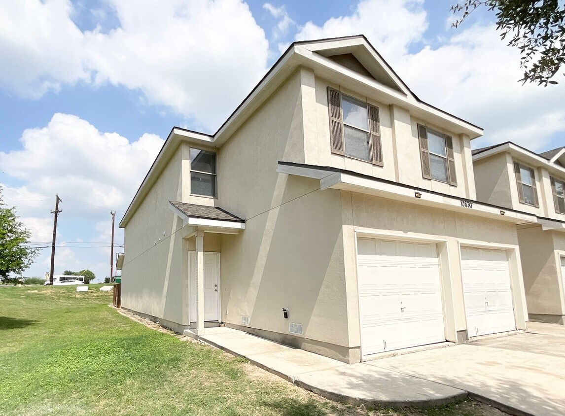 Foto principal - Lovely 2-story | 3-bedroom | 2.5-bath town...