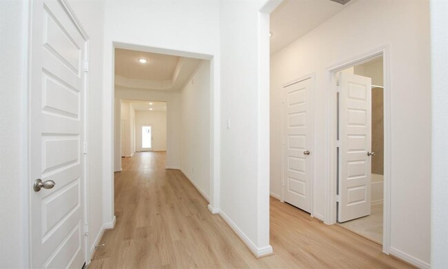 Building Photo - 31423 Elmgrove Knl Dr