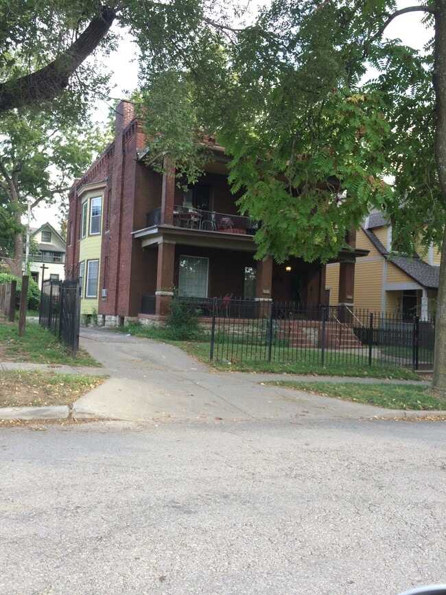 Building Photo - 4307 Walnut St