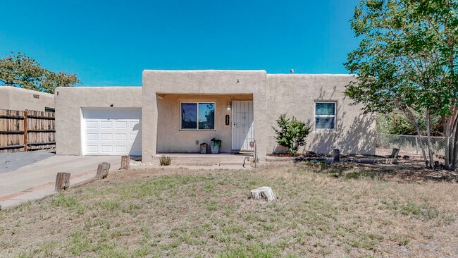 Building Photo - 2626 Sierra Dr NE