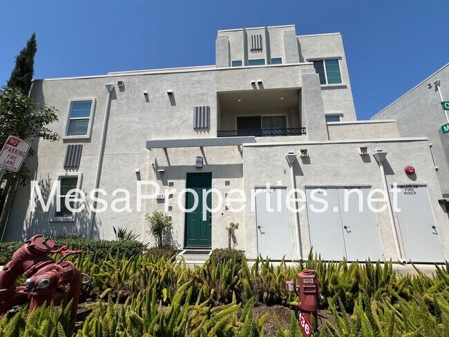 Building Photo - 127 Macintosh Way