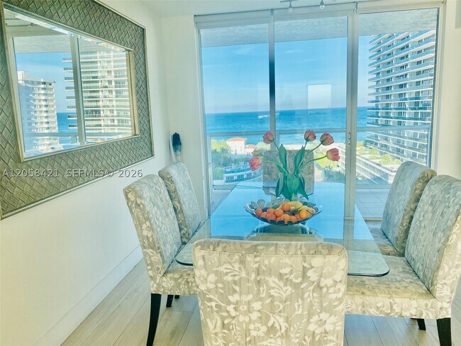 Foto del edificio - 5900 Collins Ave