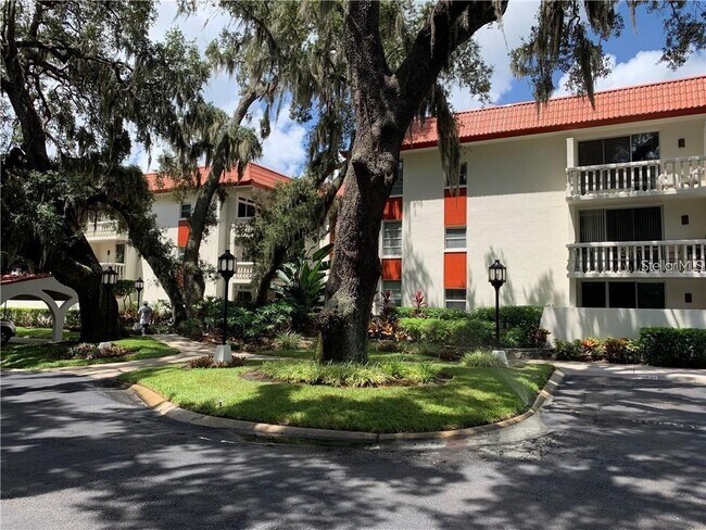Building Photo - 2635 Seville Blvd